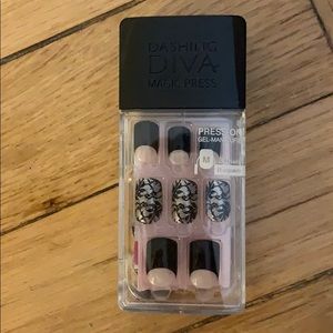 Brand new Dashing Diva Nail